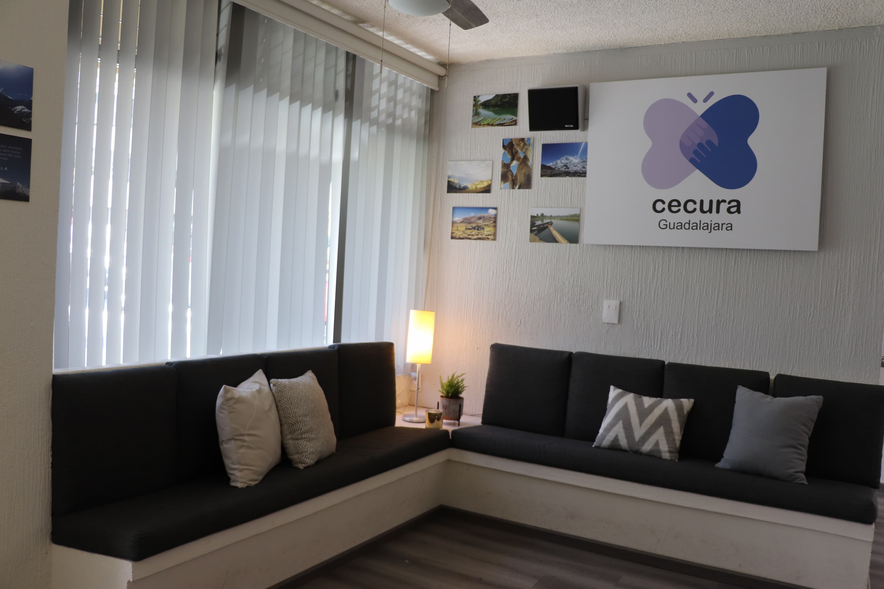 Sala de espera del consultorio Cecura Guadalajara